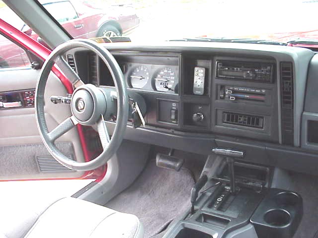 Чероки 2012 кнопка аварийная где находится Jeep Cherokee Sport, 1993 года выпуска